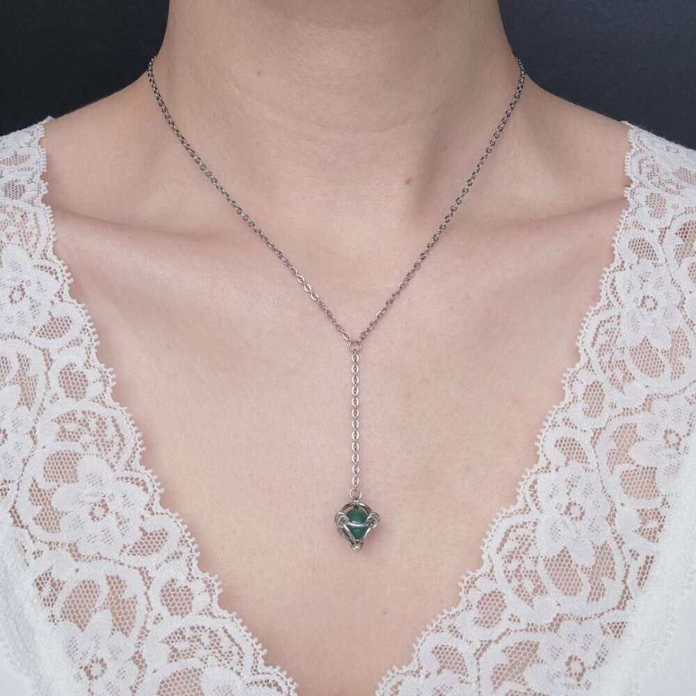 Green aventurine pearl drop on a antique style silver rosary necklace - Picture 2 of 10